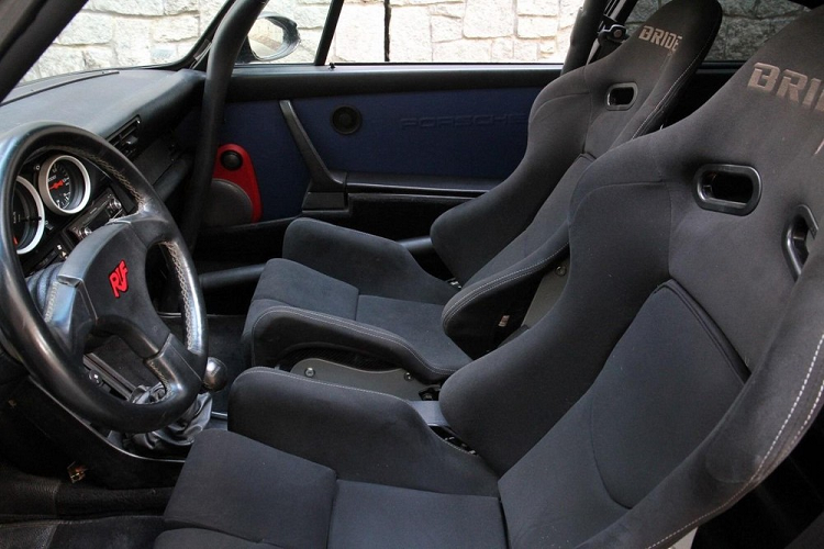 Nhưng khá đáng tiếc là họ lại không công bố công suất của chiếc Porsche 930 Turbo đời 1987 độ RUF này, chỉ biết rằng, xe sử dụng động cơ 6 xy-lanh, dung tích 3.3 lít có tăng áp. Còn một số người nhập xe về Việt Nam cho biết, chiếc Porsche 930 Turbo đời 1987 độ RUF mới được mang về Campuchia có công suất lên đến tận 500 mã lực.