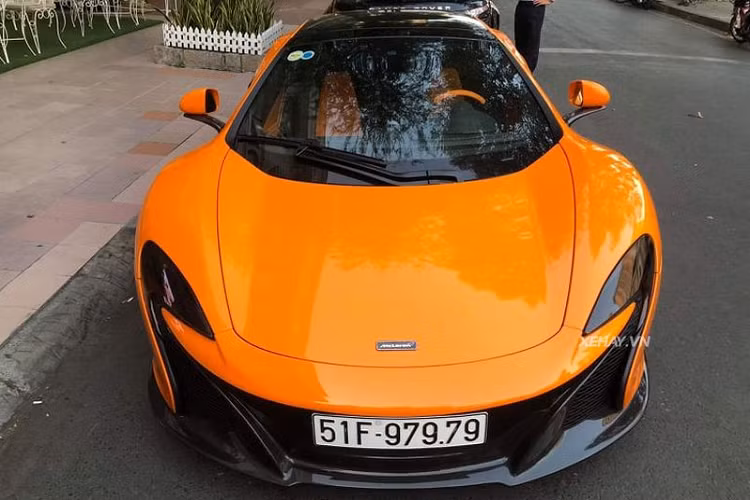  Siêu xe McLaren 650S Spider trong bài viết bài là một trong những chiếc McLaren đầu tiên cập bến Việt Nam. Ban đầu, xe thuộc sở hữu của đại gia Minh "nhựa", sau đó xe được bán lại cho một doanh nhân ở Quận 2, TP HCM. Tuy nhiên, ở thời điểm hiện tại, McLaren 650S Spider này đang được rao bán tại một showroom xe lớn ở Quận 7.