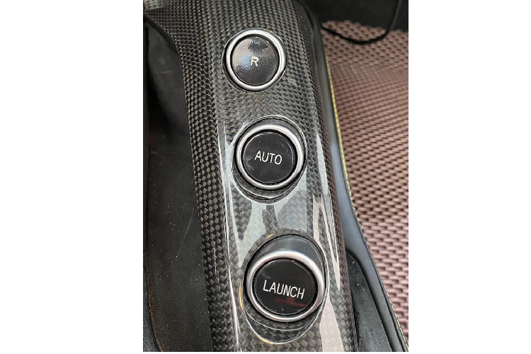 Khá đáng tiếc là hãng độ Liberty Walk chỉ tập trung vào gói nâng cấp ngoại hình và phuộc cho các siêu xe độ của mình. Cũng chính vì thế, cả 4 siêu xe độ Liberty Walk tại Việt Nam đều không được "thông" nòng" động cơ.