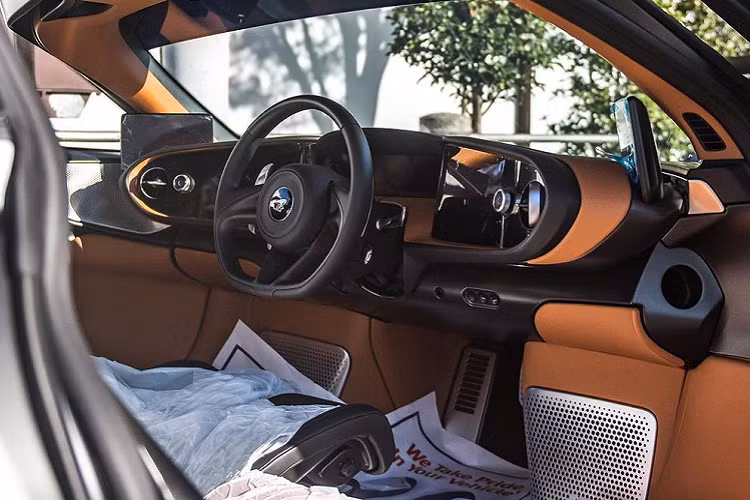 Sức mạnh kể trên cộng với trọng lượng khô chỉ 1.430 kg, McLaren Speedtail có thể tăng tốc từ 0-300 km/h trong thời gian chỉ 12,8 giây.