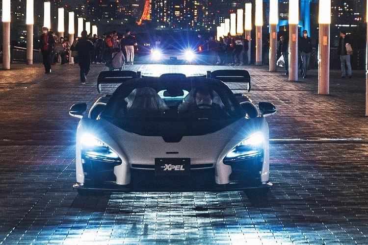 Như vậy, McLaren Speedtail có thời gian tăng tốc nhanh hơn 0,3 giây so với Bugatti Chiron vốn sở hữu công suất tối đa 1.479 mã lực. Ngoài ra, McLaren Speedtail còn có vận tốc tối đa 402 km/h