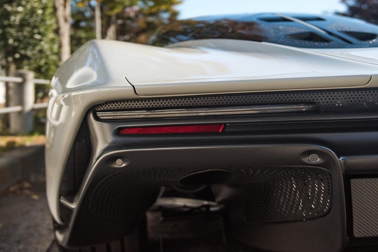 Cụ thể, hệ thống hybrid này bao gồm động cơ xăng V8, tăng áp kép, dung tích 4.0 lít, tạo ra cho siêu xe McLaren Speedtail công suất tối đa 746 mã lực và mô-men xoắn cực đại 799 Nm. Hai con số tương ứng của mô-tơ điện là 308 mã lực và 347 Nm.