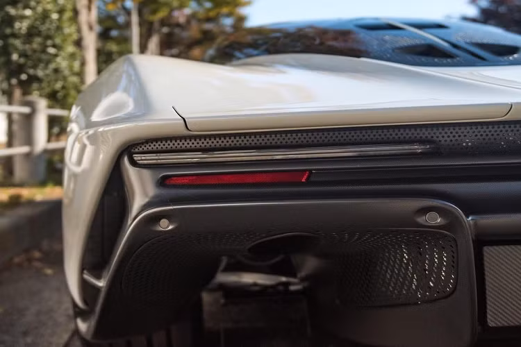 Cụ thể, hệ thống hybrid này bao gồm động cơ xăng V8, tăng áp kép, dung tích 4.0 lít, tạo ra cho siêu xe McLaren Speedtail công suất tối đa 746 mã lực và mô-men xoắn cực đại 799 Nm. Hai con số tương ứng của mô-tơ điện là 308 mã lực và 347 Nm.