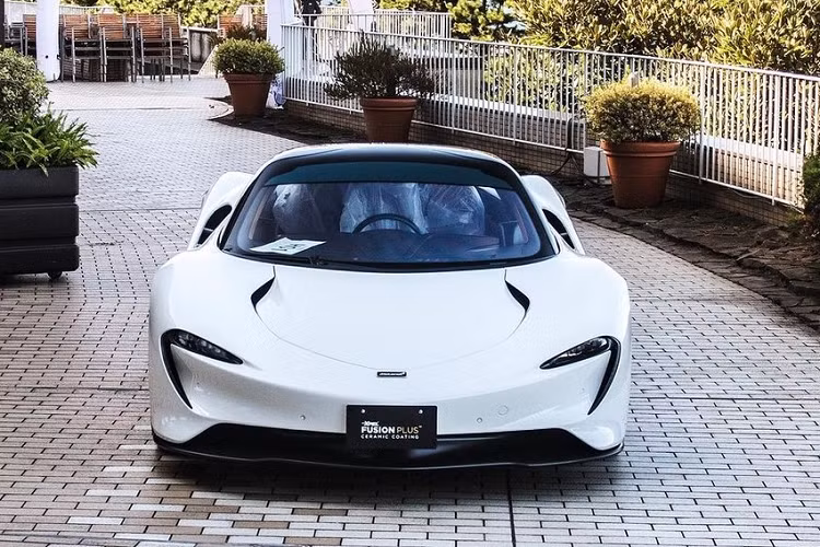  Siêu xe McLaren Speedtail hoàn toàn mới ra mắt vào tháng 10/2018 và thuộc dòng Ultimate Series của hãng xe Anh quốc. McLaren cho biết chỉ tạo ra 106 chiếc siêu xe 3 chỗ ngồi Speedtail để vừa mang tính độc lạ cũng như các khách hàng phải tranh nhau để sở hữu xe sớm. Trong cách phân bổ 106 chiếc siêu xe McLaren Speedtail trên thế giới, hãng xe Anh quốc chỉ dành ra 3 chiếc cho các đại gia ở Nhật Bản.