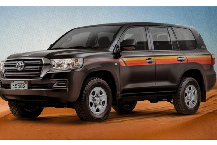 Các tiểu vương quốc Ả-Rập thống nhất (UAE) có thể nói là thiên đường của những người yêu thích thương hiệu xe hơi Toyota. Đây là thị trường mà 2 mẫu xe tưởng chừng đã bị "khai tử" như SUV Toyota Land Cruiser đời cũ (70 Series) và FJ Cruiser hiện vẫn đang được bày bán.