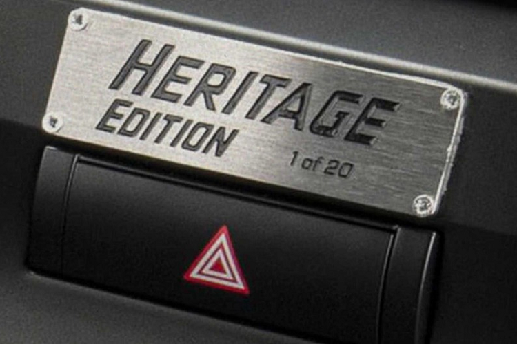 Tại thị trường UAE, giá xe Toyota Land Cruiser Heritage Edition 2020 bản V6 khởi điểm từ 169.900 AED (khoảng 46.200 USD hay 1,08 tỷ đồng). Con số tương ứng của bản V8 là 224.900 AED (khoảng 61.200 USD hay 1,43 tỷ đồng).