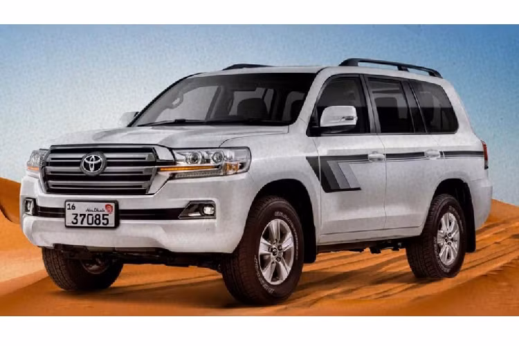 Toyota Land Cruiser Heritage Edition 2020 tại thị trường UAE không có những trang bị sang trọng như xe ở Mỹ. Thay vào đó, Toyota Land Cruiser phiên bản đặc biệt mới ở UAE sở hữu thiết kế theo phong cách cổ điển.
