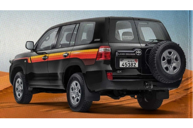 Tại thị trường UAE, Toyota Land Cruiser Heritage Edition 2020 có 2 phiên bản dùng động cơ xăng V6 và V8, hút khí tự nhiên. Động cơ V6 với dung tích 4.0 lít có công suất tối đa 271 mã lực và đồng hành với hộp số sàn 5 cấp. Trong khi đó, máy V8, dung tích 4,6 lít, tạo ra công suất tối đa 304 mã lực lại kết hợp cùng hộp số tự động 6 cấp. Ngoài ra, cả hai động cơ đều kết hợp với hệ dẫn động 4 bánh 4x4.