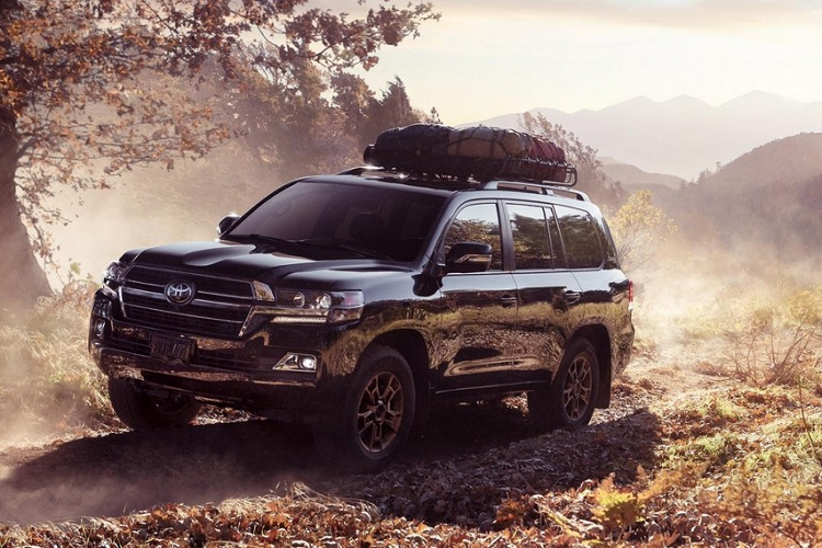 So với xe ở thị trường Mỹ vốn có giá 87.645 USD, Toyota Land Cruiser Heritage Edition 2020 rõ ràng rẻ hơn nhiều. Dự đoán, chỉ có đúng 20 chiếc Toyota Land Cruiser Heritage Edition 2020 được sản xuất.