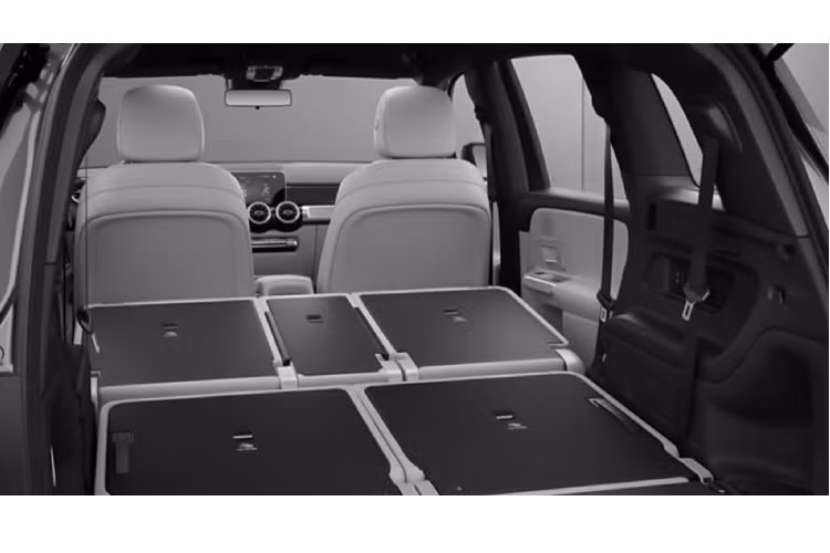 Sau khi được bán tại Việt Nam trong quý 3 năm nay, Mercedes-Benz GLB chắc chắn sẽ hấp dẫn khách hàng Việt đang muốn sở hữu xe sang 7 chỗ với mức giá thấp hơn nhiều so với 2 lựa chọn là GLE ở phân khúc SUV cỡ trung hay GLS ở phân khúc SUV cỡ lớn.