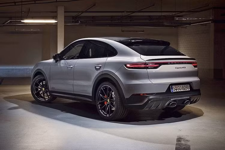 Sức mạnh của Cayenne Coupe GTS thế hệ mới hiện chưa rõ sẽ ở khoảng nào, liệu nó có vượt xa phiên bản Turbo, mặc dù hiện tại Porsche vẫn đang còn một khoảng trống giữa Turbo và Turbo S E-Hybrid. Nhưng có vẻ Porsche sẽ lấp đầy khoảng trống đó bằng một chiếc Cayenne Coupe hiệu suất khác (tin đồn cho rằng chiếc xe này là bản GT).