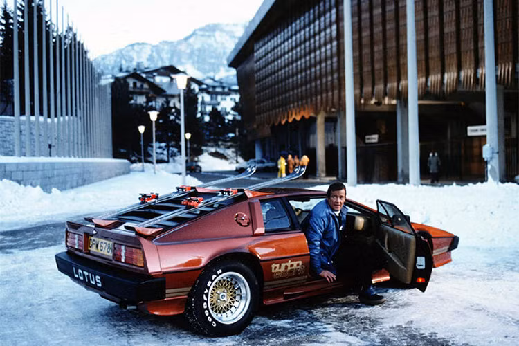 Hiện tại, mức giá mà Cowell đã trả bao nhiêu cho chiếc bespoke Mini này vẫn là một ẩn số nhưng chắc chắn nó sẽ không rẻ khi một chiếc Mini Remastered tiêu chuẩn bắt đầu ở mức 97.000 USD