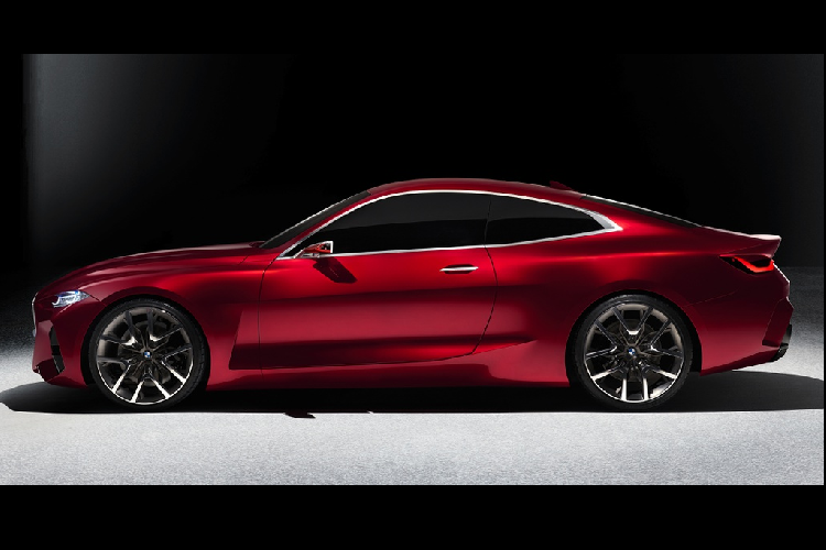 Đi suốt chiều dọc thân xe, chúng ta có thể thấy những thiết kế đặc trưng của BMW như trục cơ sở dài, phần nhô cản trước và sau ngắn cũng như phần mui được vuốt gọn gàng và đầy tính khí động học. BMW Concept 4 được trang bị màu sơn ngoại thất Forbidden Red.