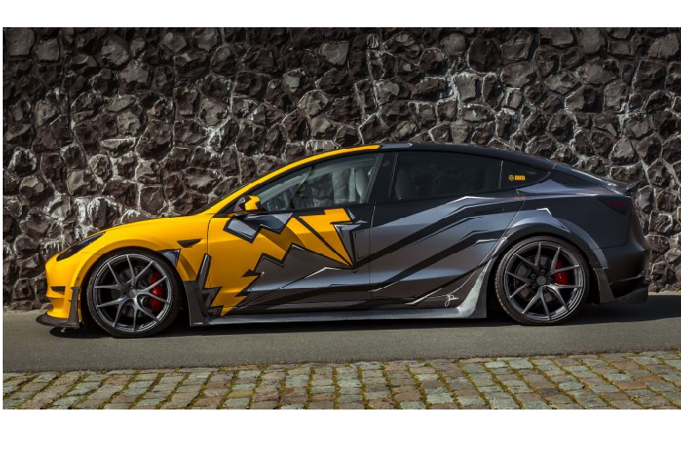 Tuy vậy, vẫn có số ít khách hàng chưa thực sự hài lòng với thiết kế của hãng xe Mỹ, chủ nhân của chiếc xe điện Tesla Model 3 xuất hiện trong bài viết là một ví dụ. Sở hữu một garage độ xe có tiếng tại Hà Lan, anh Jordy Dost đã quyết định nâng cấp toàn bộ diện mạo cho mẫu xe điện của mình.