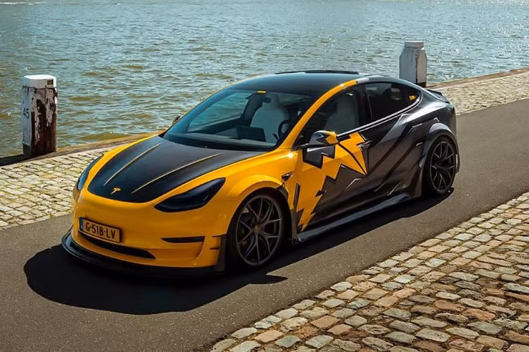 Nếu như được sạc đầy, phiên bản Performance có thể di chuyển với quãng đường lên đến hơn 500 km.