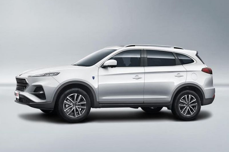 Xét về ngoại hình, dù muốn hay không, bạn vẫn sẽ phải thừa nhận một thực tế rằng mẫu xe crossover JAV Jiayue X7 sở hữu một thiết kế đẹp và trẻ trung. Tuy vậy, cũng có nhiều quan điểm cho rằng, Jiayue X7 giống như một "nồi lẩu thập cẩm" khi mang đặc trưng thiết kế của rất nhiều hãng xe tổng hoà làm một.