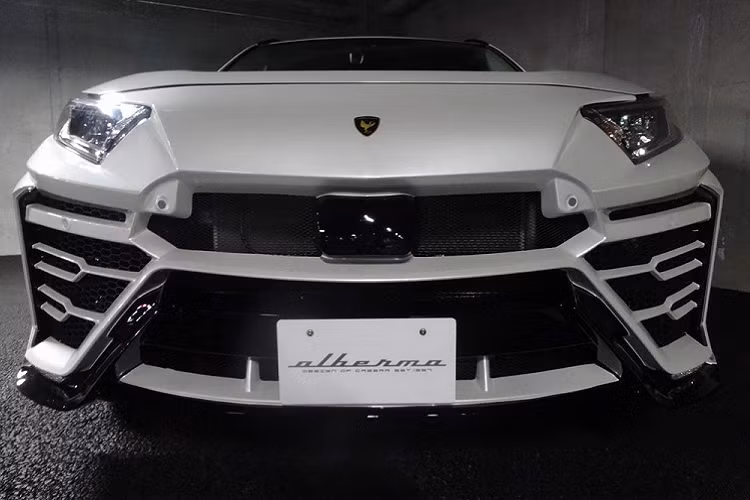 Theo hãng độ Albermo, nếu khách hàng chỉ muốn thay đổi cản trước cho chiếc Toyota RAV4 của mình thì chi phí sẽ là 138.000 Yên (khoảng 30 triệu đồng). Nếu thêm dải đèn LED định vị ban ngày và lưới tản nhiệt hình tổ ong, khách hàng cần chi thêm số tiền 8.000 Yên (1,7 triệu đồng).
