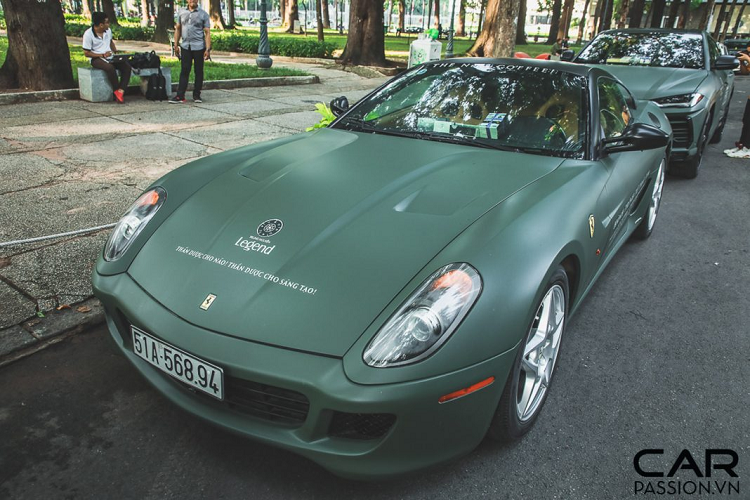 Dòng xe Ferrari 599 GTB Fiorano trình làng tại triển lãm Geneve Motor Show 2006 với sứ mệnh thay thế chiếc Ferrari 575 M Maranello. Tên xe 599 GTB với con số “599” tượng trưng cho dung tích 5.999 cc từ khối động cơ V12 trên xe, “GTB” là chữ viết tắt của Gran Turismo Berlinetta có nghĩa đây là một mẫu xe Grand Tourer với kiểu dáng của một mẫu Coupe hai cửa. 