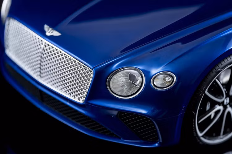 Phiên bản mô hình xe Bentley Continental đắt nhất có tỉ lệ 1:8, kích thước của mô hình này là 780 x 400 x 24,4 mm (dài x rộng x cao), mất khoảng 300 giờ và hơn 1.000 bộ phận để chế tạo ra Bentley Continental GT 1:8.