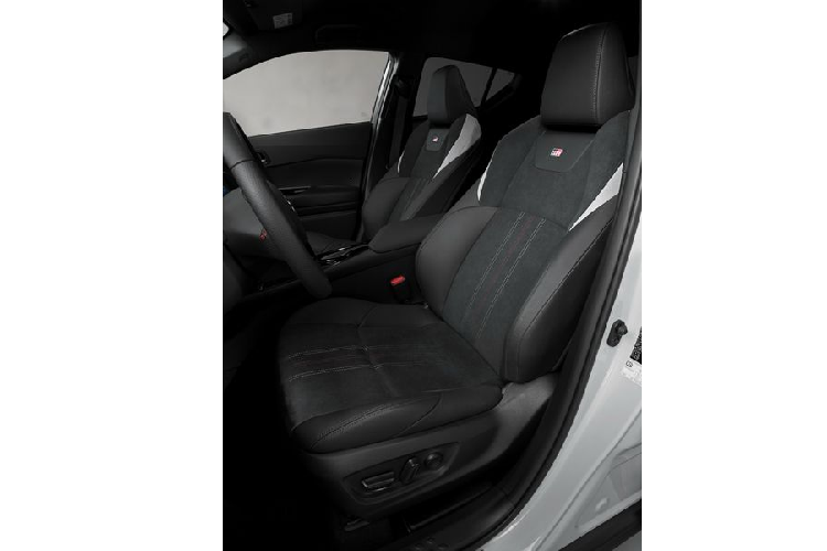 C-HR GR Sport 2021 được trang bị bộ la-zăng 19 inch "hàng thửa", đi kèm lốp 225/45 Continental Premium Contact 6.