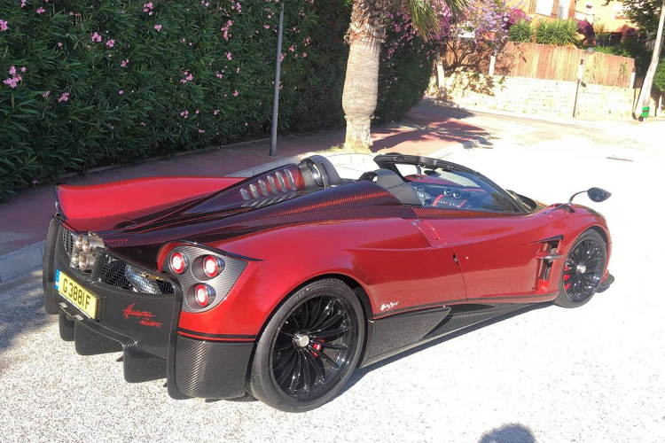 Theo như những thông tin mà ông chủ hãng độ TopCar đăng tải trên trang mạng xã hội cá nhân, thần gió Pagani Huayra Roadster của ông thuộc đời xe 2019, mang số thứ tự 61 trên tổng số 100 chiếc được sản xuất và mới chỉ lăn bánh đúng 7 km kể từ lúc ông nhận xe. Tuy nhiên, chiếc xe lại đang được rao bán với giá 2,6 triệu Euro để ông có thể đón chiếc Huayra Roadster BC của mình trong thời gian tới.