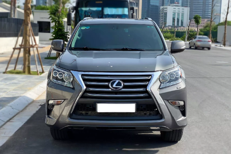 Tại Việt Nam, những chiếc SUV hạng sang của Lexus như GX và nhiều nhất là LX thường được người dùng “lên đời” bằng cách độ body của các phiên bản cao hơn, đi cùng mâm và đèn pha, đèn hậu mới. Khác với xe sang của Đức, phiên bản nâng cấp facelift của các mẫu xe SUV của Lexus được đánh giá là dễ dàng nâng cấp hơn bằng những phụ tùng chính hãng. Lựa chọn “lên đời” giúp tăng giá trị cho xe, đáp ứng được sở thích của chủ sở hữu, thay vì chi nhiều tỷ đồng để đổi xe mới.