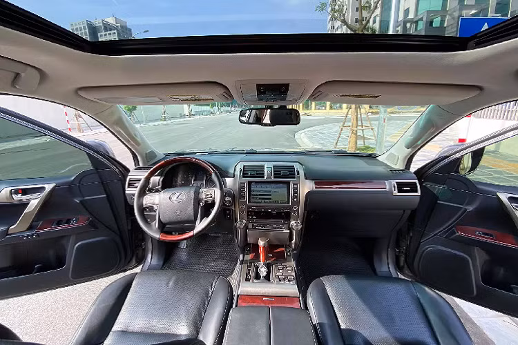 Hiệu suất của động cơ GX 460 không mạnh mẽ, nhưng bù lại động cơ V8 này cực kỳ bền bỉ, đây là một yếu tố hấp dẫn khách hàng và người dùng xe Lexus vốn không quan tâm đến khoản “ngốn xăng” không hề ít của nó.