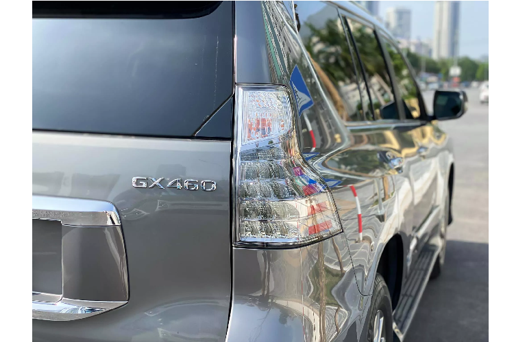 Nhờ đó, dòng xe Lexus GX cực kỳ bền bỉ, thích hợp để đi trên các đường gồ ghề hơn bất kỳ đối thủ đến từ Đức của như: BMW X5 hay Audi Q7.