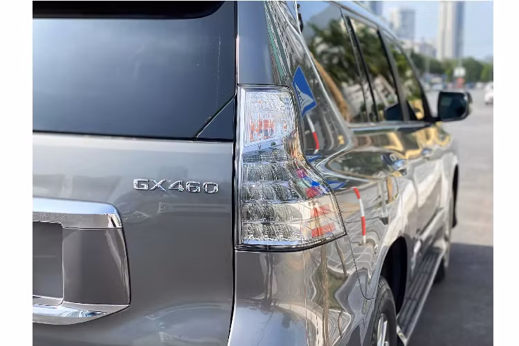 Nhờ đó, dòng xe Lexus GX cực kỳ bền bỉ, thích hợp để đi trên các đường gồ ghề hơn bất kỳ đối thủ đến từ Đức của như: BMW X5 hay Audi Q7.