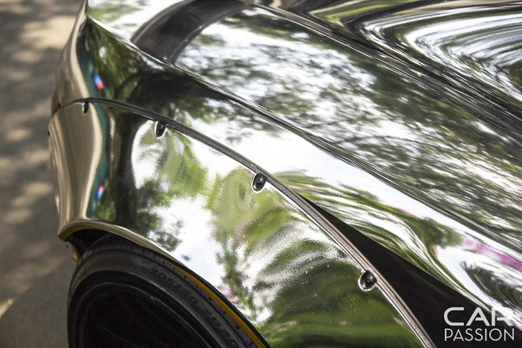 Tại Việt Nam, toàn bộ những chiếc McLaren thuộc dòng 650S đều thuộc biến thể Spider. So với phiên bản Coupe thì McLaren 650S Spider nặng hơn 40 Kg do được tích hợp hệ thống đóng mở mui, tổng trọng lượng của xe rơi vào khoảng 1.370 Kg. Chủ nhân của xe có thể vừa chạy vừa đóng hoặc mở mui ở vận tốc dưới 30 Km/h và toàn bộ quá trình này chỉ mất vỏn vẹn 17 giây.