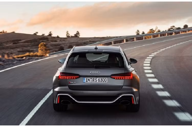 Bản nâng cấp Audi RS6 Avant thế hệ mới vừa ra mắt nhanh như siêu xe nhờ động cơ tăng áp kép V8 4.0L kết hợp với khối động cơ lai nhẹ cho công suất 591 mã lực.