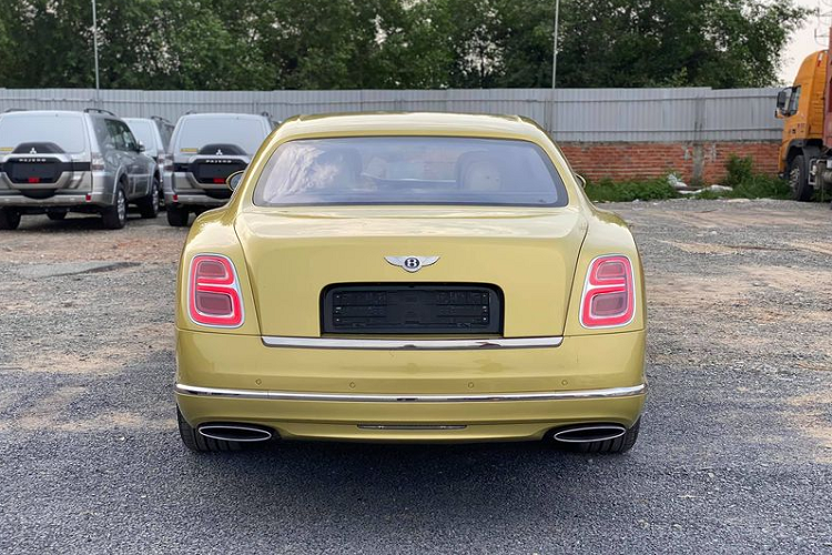 Sức mạnh của xe đến từ động cơ V8 6.75L, cho công suất 505 mã lực và mô-men xoắn cực đại 1.019 Nm, đi kèm hộp số tự động ZF 8 cấp giúp xe tăng tốc từ 0-100 km/h trong 5,1 giây trước khi đạt vận tốc tối đa 296 km/h.