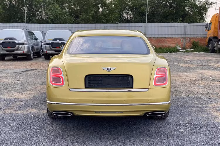 Sức mạnh của xe đến từ động cơ V8 6.75L, cho công suất 505 mã lực và mô-men xoắn cực đại 1.019 Nm, đi kèm hộp số tự động ZF 8 cấp giúp xe tăng tốc từ 0-100 km/h trong 5,1 giây trước khi đạt vận tốc tối đa 296 km/h.