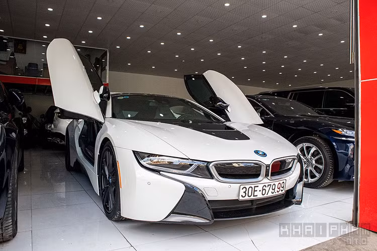 Tuy nhiên, gần 7 năm có mặt trên thị trường, BMW i8 đã không còn nhận được sự yêu thích của người tiêu dùng, có thể do mức giá cao. Theo một số nguồn tin ôtô, BMW i8 Hybrid sẽ chính thức ngừng sản xuất trên toàn cầu từ tháng 4/2020 và những đơn đặt hàng i8 cuối cũng sẽ kết thúc vào tháng 2 này để hoàn thiện trước khi khai tử.