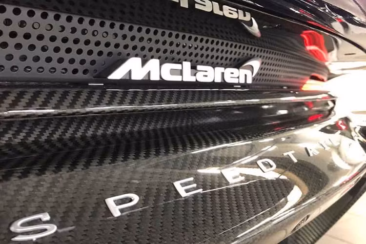 Chiếc siêu xe hybrid này được trang bị động cơ V8 tăng áp kép, dung tích 4.0 lít với công suất cực đại 789 mã lực, kết hợp cùng các động cơ điện để tạo ra công suất tối đa lên đến 1.055 mã lực và mô-men xoắn cực đại 1.150 Nm.