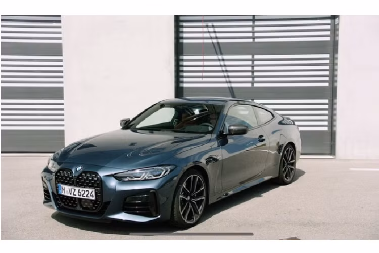 Hãng xe sang Đức vừa chính thức giới thiệu dòng xe BMW 4-Series Coupe đời 2021. Đây là mẫu xe có thiết kế gây ấn tượng với ngôn ngữ thiết kế mới của BMW, đặc biệt ở phần lưới tản nhiệt.