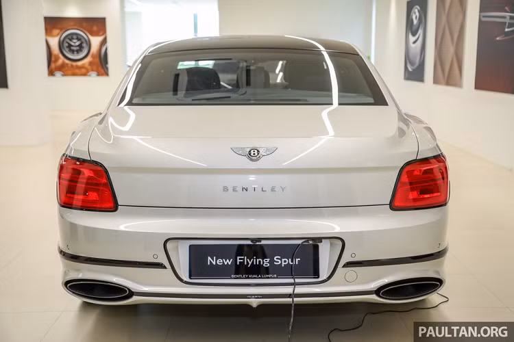Sau Malaysia, Bentley Flying Spur 2020 được dự đoán sẽ về thị trường Việt trong năm nay. Hiện tại, Bentley Flying Spur tại Việt Nam vẫn đang là thế hệ thứ 2 và được phân phối với giá khoảng 17 tỷ đồng cho bản V8 và 19 tỷ đồng cho bản W12.