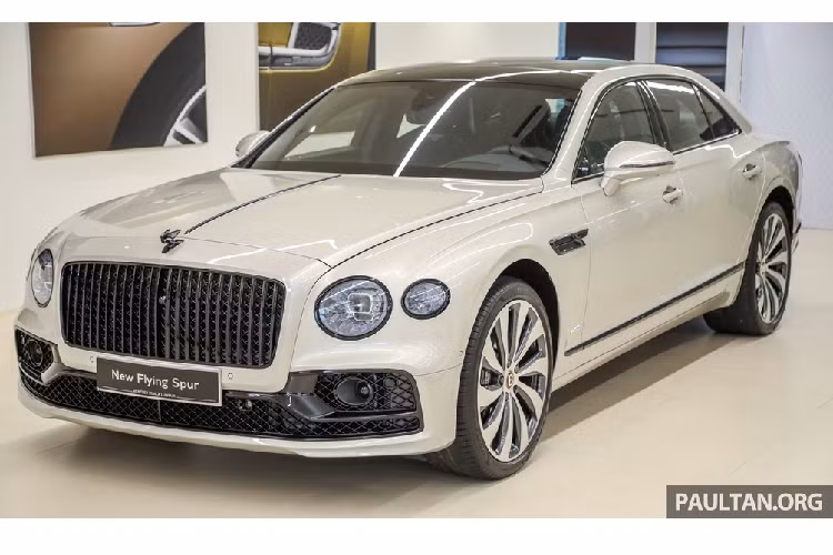 Thế hệ thứ 3 của xe siêu sang Bentley Flying Spur 2020 mới vừa được ra mắt tại Malaysia. Bentley Malaysia đã nhận đơn đặt hàng cho Flying Spur 2020 từ cách đây vài tháng và những chiếc xe đầu tiên sẽ đến tay khách hàng từ quý II/2020.