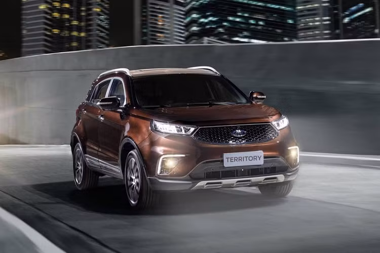 Về truyền động, Ford Territory 2021 sử dụng động cơ xăng I4 EcoBoost tăng áp 1.5L, sản sinh công suất tối đa 163 mã lực và 225 Nm mô-men xoắn cực đại. Đi kèm với đó là trang bị tuỳ chọn về hộp số sàn/số tự động 6 cấp. Giá xe Ford Territory 2021 vẫn chưa được công bố.