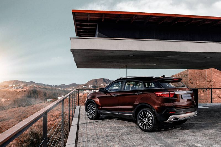 Ford Territory được ra mắt lần đầu tiên vào năm 2018. Ban đầu, mẫu crossover này chỉ được hãng xe Mỹ dành riêng cho đất nước tỷ dân. Tuy nhiên, sau một thời gian cân nhắc và bán ra rộng rãi, Ford đã đưa tới quyết định mang Territory ra bên ngoài lãnh thổ Trung Quốc mà trực tiếp là khu vực Đông Nam Á vốn rất giàu tiềm năng.