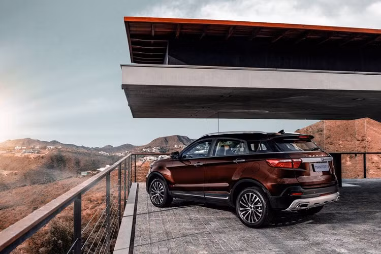 Ford Territory được ra mắt lần đầu tiên vào năm 2018. Ban đầu, mẫu crossover này chỉ được hãng xe Mỹ dành riêng cho đất nước tỷ dân. Tuy nhiên, sau một thời gian cân nhắc và bán ra rộng rãi, Ford đã đưa tới quyết định mang Territory ra bên ngoài lãnh thổ Trung Quốc mà trực tiếp là khu vực Đông Nam Á vốn rất giàu tiềm năng.