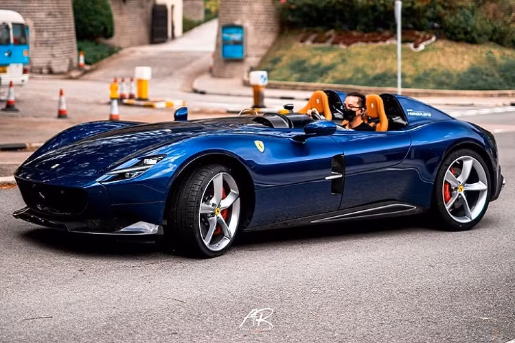 Ferrari Monza SP2 chỉ có 499 chiếc trên thế giới và đi kèm với đó là mức giá bán gần 2 triệu đô la.