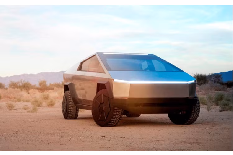 Thiết kế lạ thường của bán tải điện Tesla Cybertruck giống với Lotus Esprit trong tập phim James Bond “The Spy Who Loved Me”. Năm 2013, Elon Musk đã chi 1 triệu USD mua lại mẫu xe lai này.