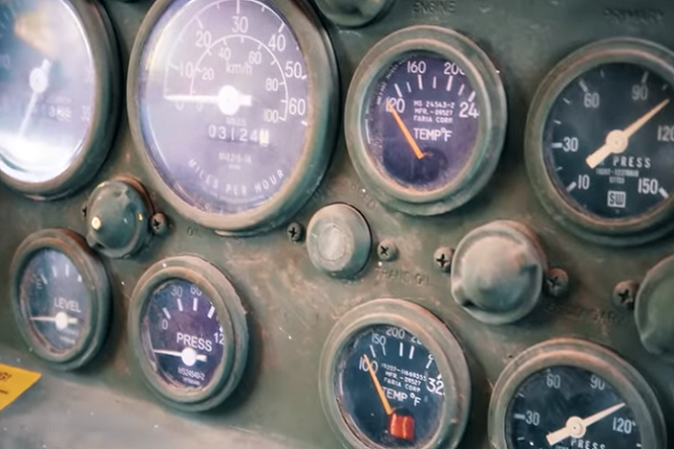 Cụ thể, ông ấy muốn có thể khám phá những địa điểm cắm trại mà trước đó vốn không thể tới được bằng một chiếc RV hạng A thông thường. Vì thế, ông ấy đã lựa chọn con đường tự chế để tạo cho mình một phương tiện thật thích hợp.