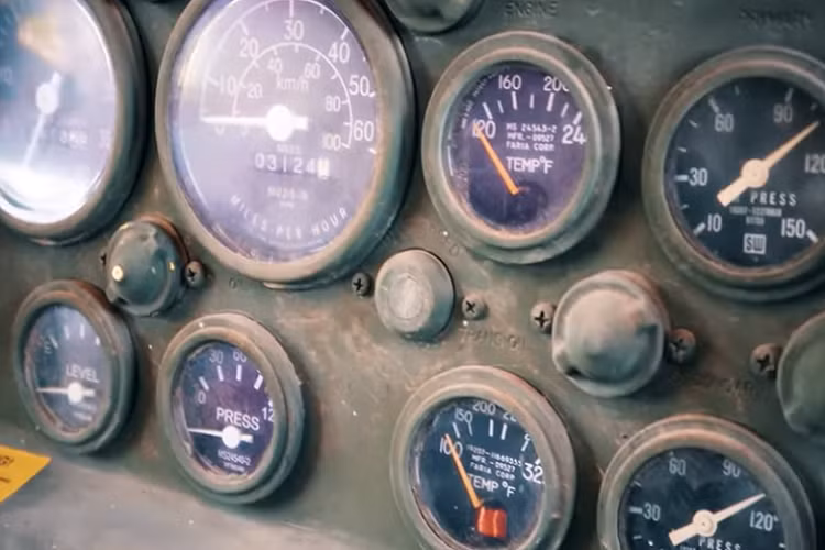 Cụ thể, ông ấy muốn có thể khám phá những địa điểm cắm trại mà trước đó vốn không thể tới được bằng một chiếc RV hạng A thông thường. Vì thế, ông ấy đã lựa chọn con đường tự chế để tạo cho mình một phương tiện thật thích hợp.