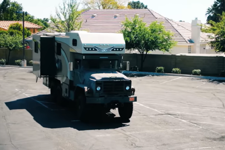 Tuy nhiên, có một khu vực trên xe đã buộc phải chịu thiệt một chút vì những tiện nghi trên đó là khu vực nhà tắm. Cho dù nó vẫn làm tròn nhiệm vụ, nhưng phải công nhận là khu vực đó hơi nhỏ.