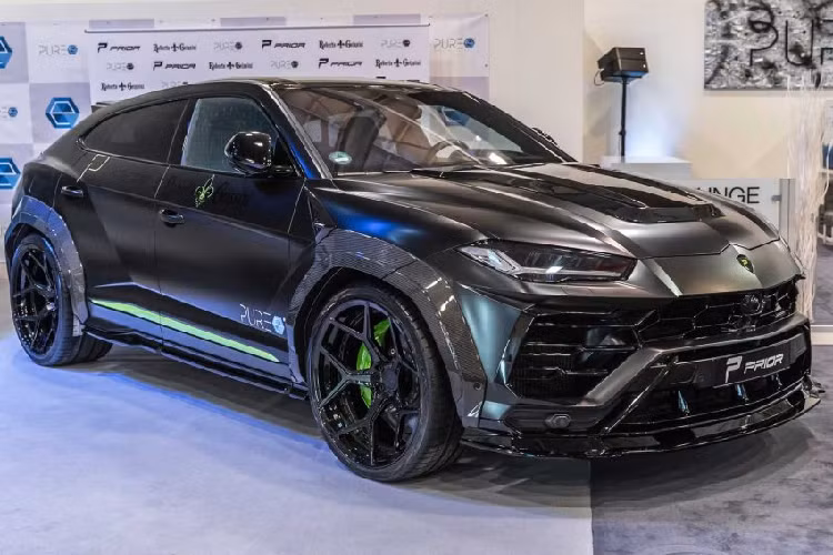 Với một số người, có lẽ ngoại hình của chiếc siêu SUV Lamborghini Urus chưa đủ mức hầm hố nên đã chọn nâng cấp thêm một số chi tiết ngoại thất để chiếc xe trở nên độc hơn và đẹp mắt hơn. Đã có nhiều hãng độ đã ra mắt gói độ dành cho mẫu xe này và mới đây nhất là Prior Design.