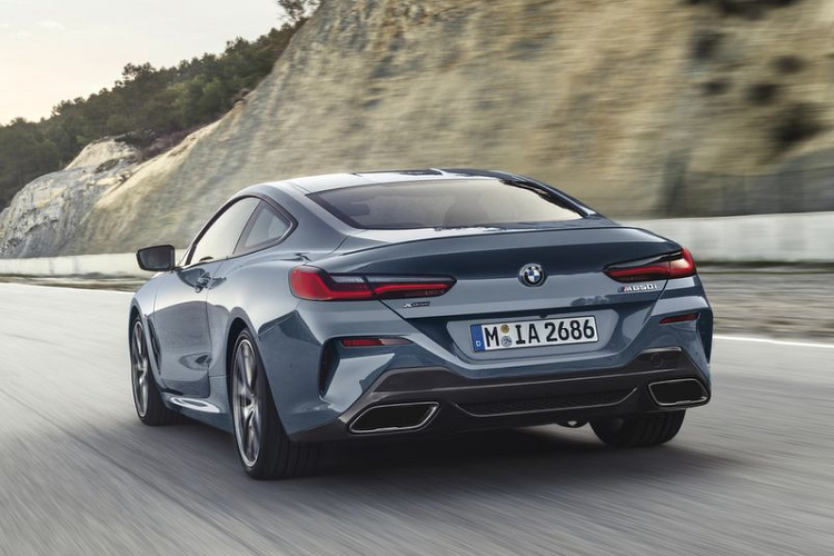 Lý giải nguyên nhân ế ẩm của 8-Series, nhiều chuyên gia trong ngành nhận định lý do đến từ nhiều yếu tố. Trong đó, không thể không nhắc tới việc BMW 8-Series phải cạnh tranh cả với người anh em BMW X7 trong tâm trí khách hàng.