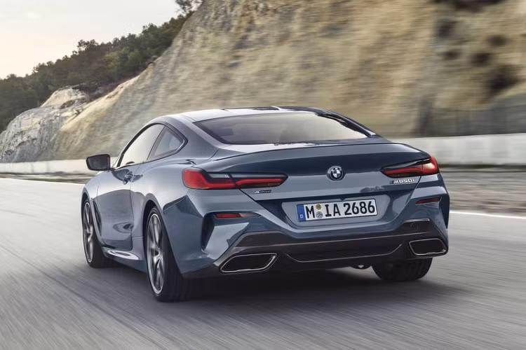 Lý giải nguyên nhân ế ẩm của 8-Series, nhiều chuyên gia trong ngành nhận định lý do đến từ nhiều yếu tố. Trong đó, không thể không nhắc tới việc BMW 8-Series phải cạnh tranh cả với người anh em BMW X7 trong tâm trí khách hàng.