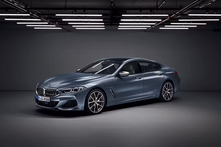 Tại thời điểm ra mắt, BMW 8-Series 2020 mới đã nhận được rất nhiều tình cảm và mong chờ của người hâm mộ thương hiệu xe xứ Baravia. Sau 27 năm kể từ ngày bị khai tử, 8-Series đã trở lại với một ngoại hình không thể bắt mắt và quyến rũ hơn. Chính vì lẽ đó, các dự đoán đều cho rằng, doanh số của 8-Series sẽ phá đảo mọi kỷ lục trước đây, trở thành "ông hoàng" mới trong phân khúc xe thể thao hạng sang cao cấp.